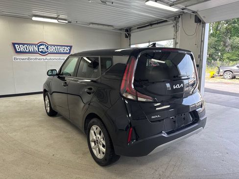 Used 2023 Kia Soul LX w/ LX Technology Package FWD image 4