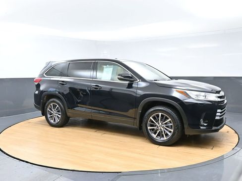 Used 2019 Toyota Highlander XLE AWD/4WD image 10