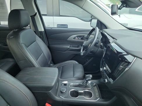 Used 2021 Chevrolet Traverse LT w/ LT Premium Package FWD image 3
