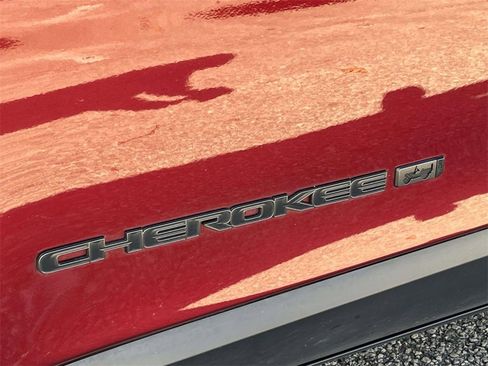 Used 2021 Jeep Cherokee Latitude Lux 80th Anniv w/ Quick Order Package 26U 80TH image 9