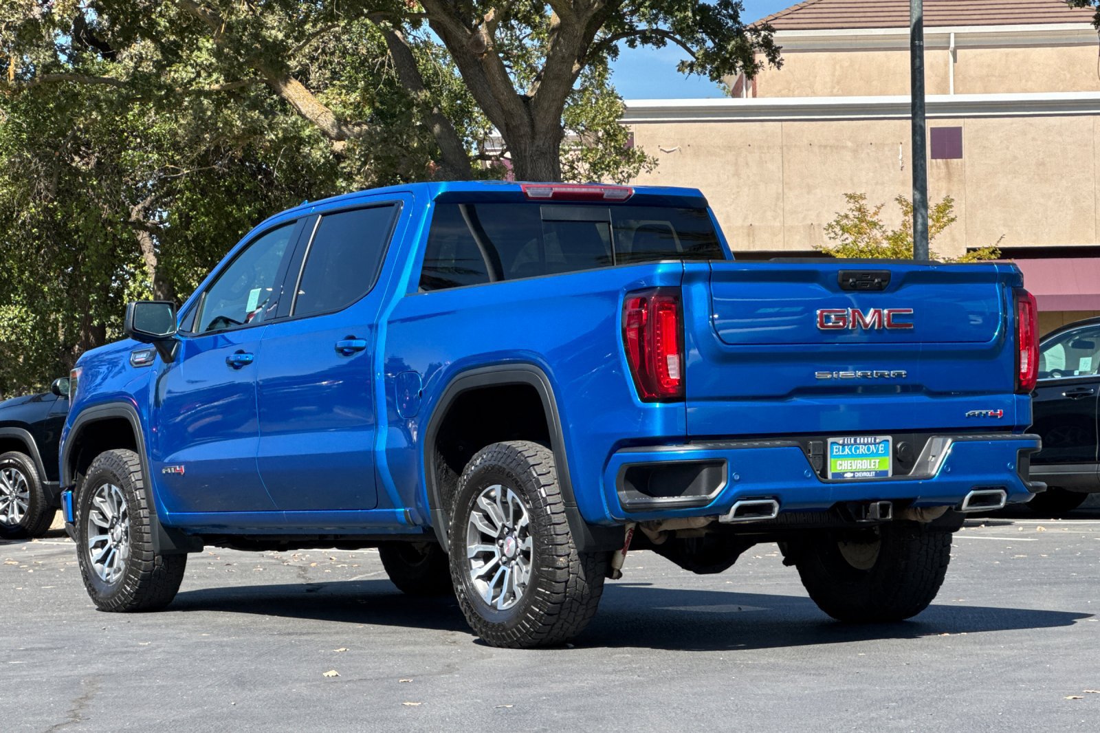 Used 2023 GMC Sierra 1500 AT4 w/ AT4 Premium Package AWD/4WD image 5