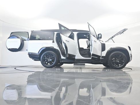 Used 2023 Land Rover Defender 130 X-Dynamic SE AWD/4WD image 37