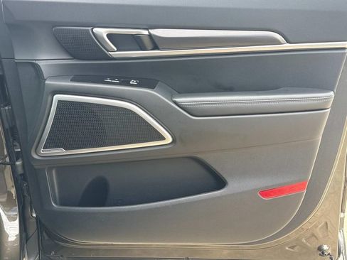 Used 2025 Kia Telluride S FWD image 19