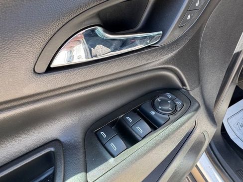 Used 2023 Chevrolet Equinox LT AWD/4WD image 17