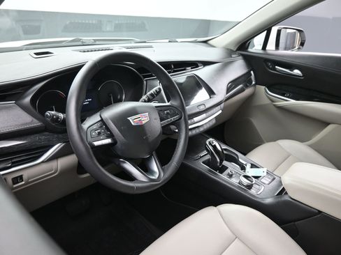 Used 2022 Cadillac XT4 Premium Luxury w/ Enhanced Visibility Package image 17