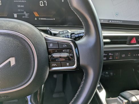 Certified 2025 Kia Sorento S FWD image 33