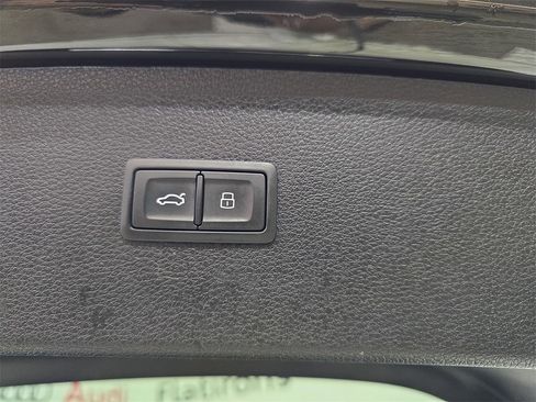 Used 2023 Audi Q5 e Prestige w/ Prestige Package image 16