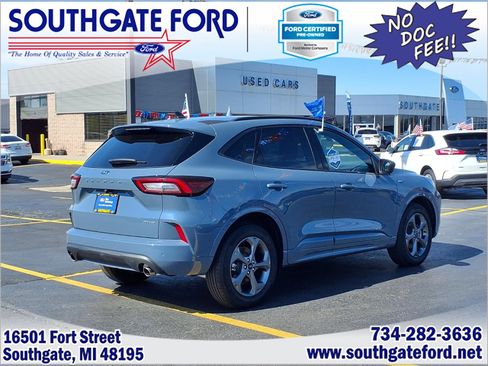Used 2024 Ford Escape ST-Line w/ Tech Pack #1 AWD/4WD image 2