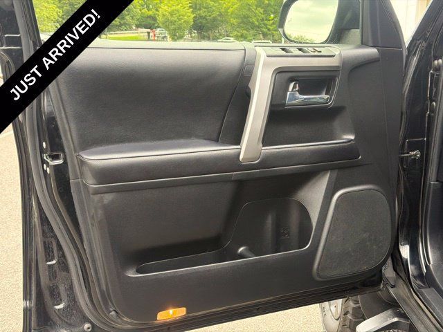 Used 2023 Toyota 4Runner SR5 Premium w/ Moonroof Package AWD/4WD image 9