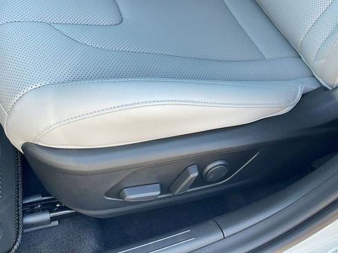 New 2025 Hyundai Elantra Limited image 28