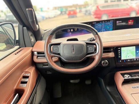 Used 2025 Lincoln Navigator Reserve AWD/4WD image 27