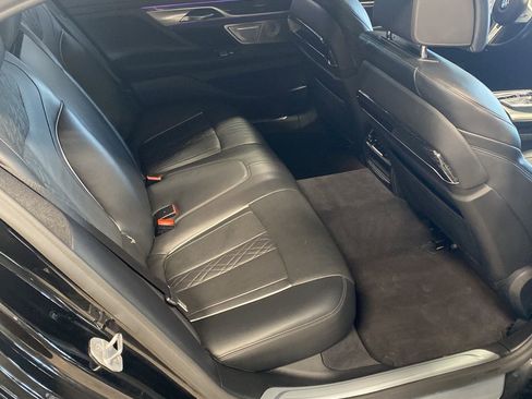 Used 2022 BMW 750i xDrive w/ Executive Package image 24