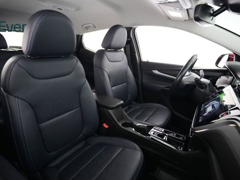 Used 2022 Chevrolet Bolt EUV LT w/ Convenience Package image 23