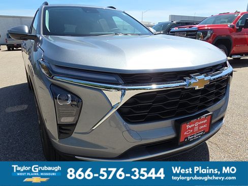 New 2026 Chevrolet Trax LT w/ Driver Confidence Package FWD image 11