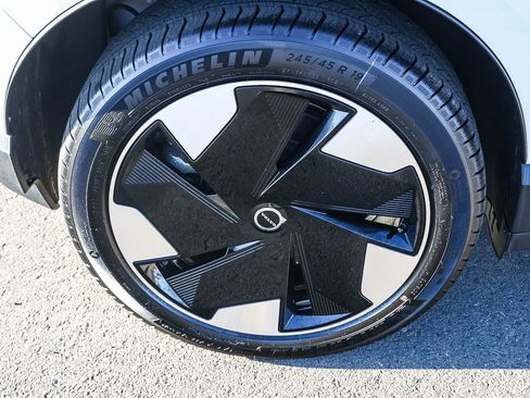 New 2025 Volvo EX30 Plus w/ Protection Package Premier image 13