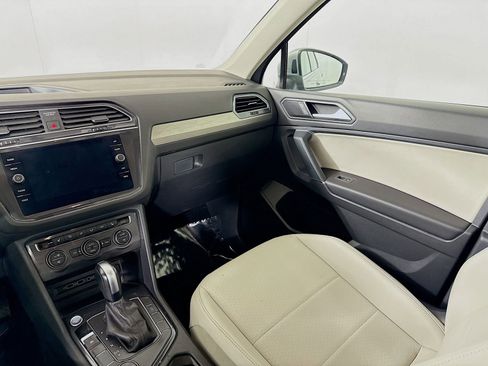 Used 2020 Volkswagen Tiguan SE image 22