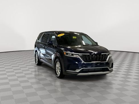 Used 2024 Kia Carnival LX image 2