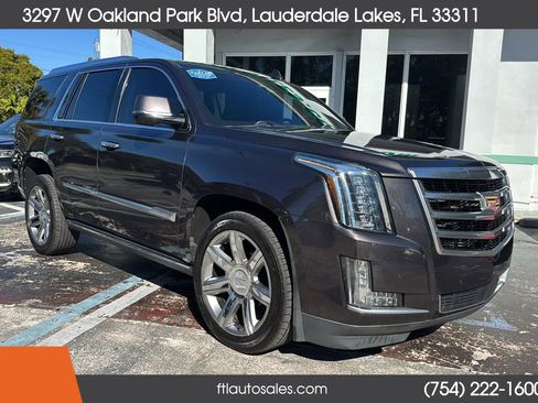 Used 2015 Cadillac Escalade Premium RWD image 3