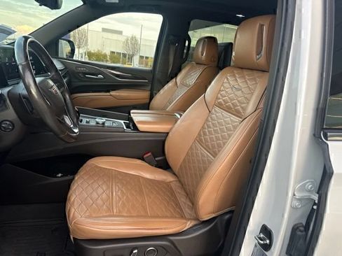 Used 2021 Cadillac Escalade Premium Luxury w/ LPO, Illumination Package AWD/4WD image 9