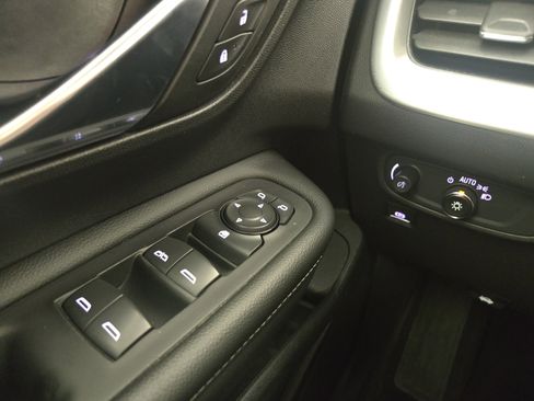 Used 2024 GMC Terrain SLE image 26