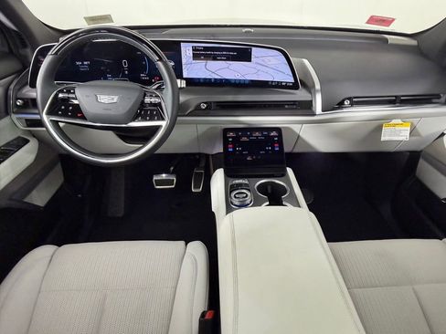 Used 2026 Cadillac Vistiq Sport image 13