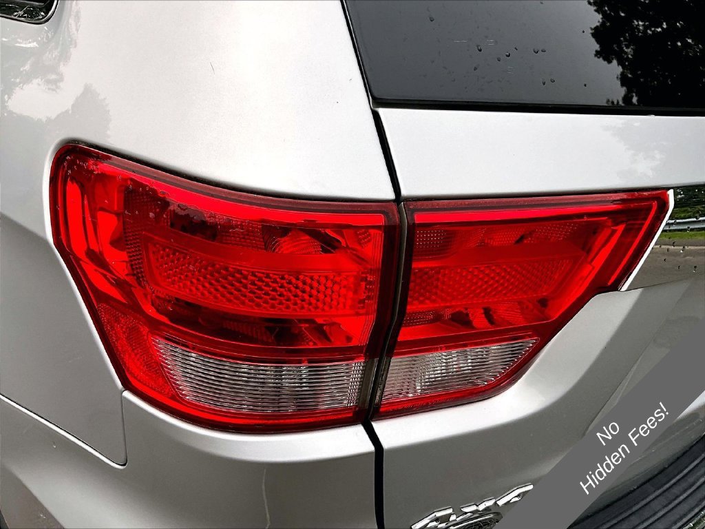 Used 2013 Jeep Grand Cherokee Overland w/ Advance Technology Group AWD/4WD image 23