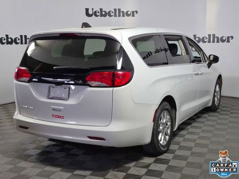 Used 2023 Chrysler Voyager LX FWD image 7