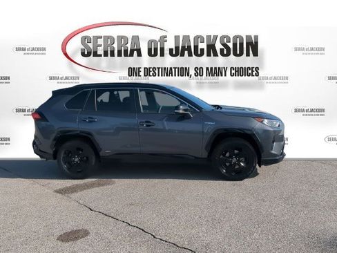 Used 2019 Toyota RAV4 XSE image 9