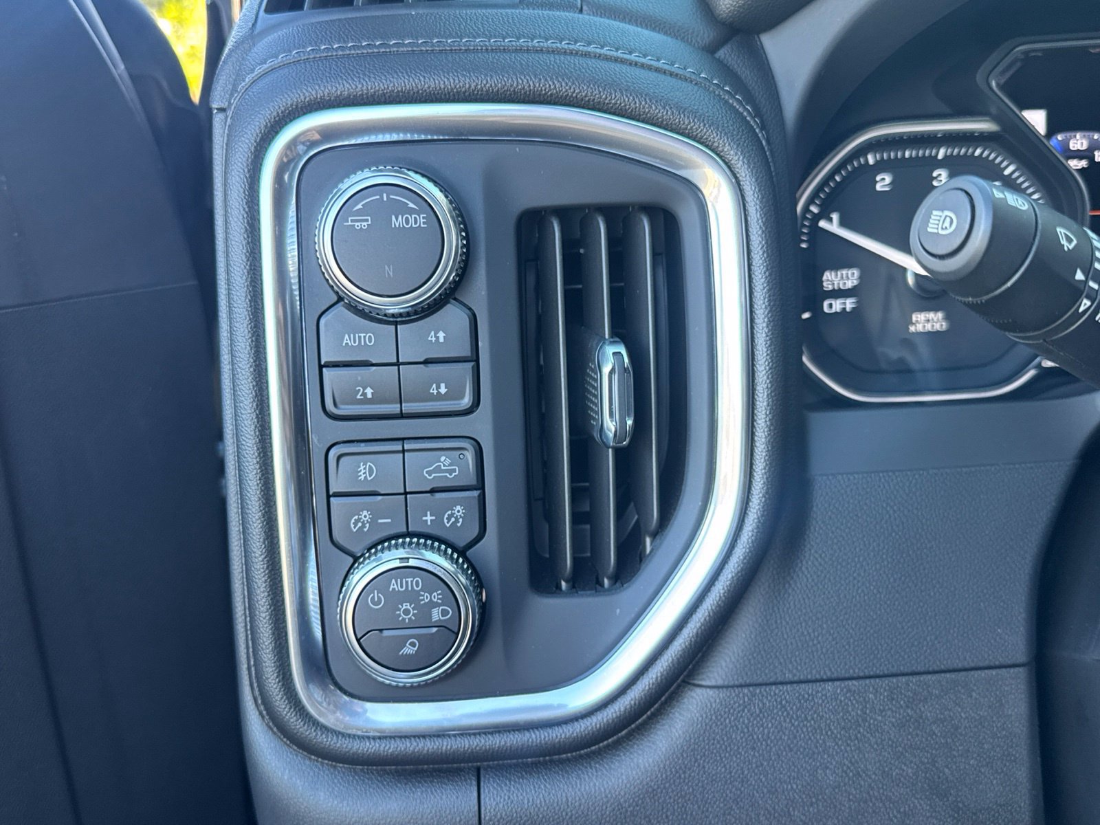 Used 2022 GMC Sierra 1500 Denali w/ Driver Alert Package II AWD/4WD image 23