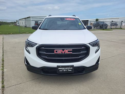 Used 2020 GMC Terrain SLT w/ Preferred Package FWD image 2