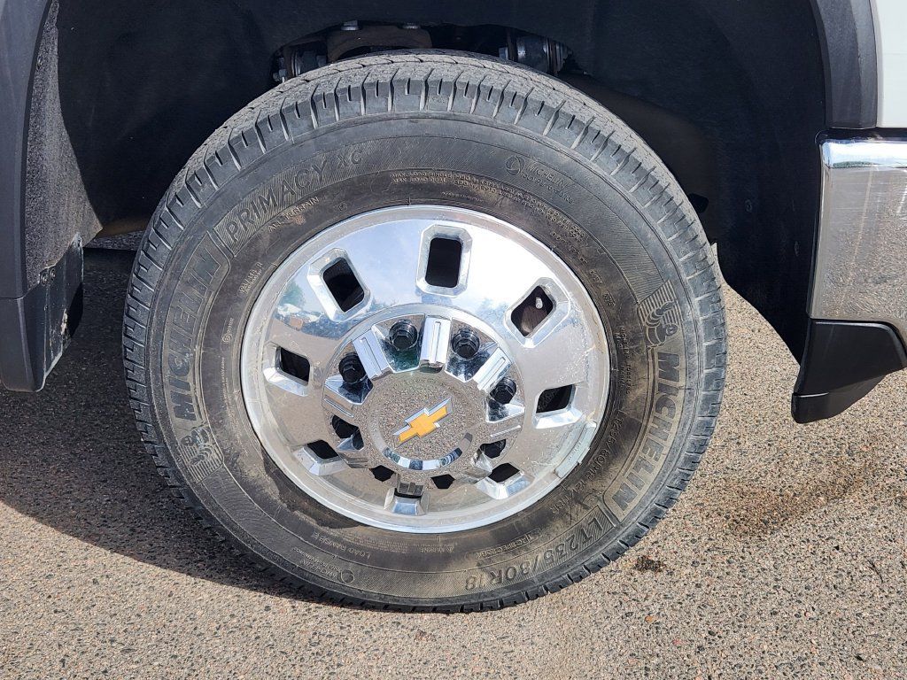 Used 2024 Chevrolet Silverado 3500 LTZ w/ LTZ Plus Package AWD/4WD image 9