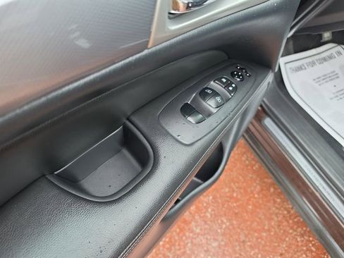 Used 2019 Nissan Pathfinder SL AWD/4WD image 11