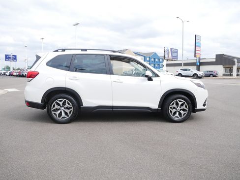 Used 2023 Subaru Forester Premium AWD/4WD image 8
