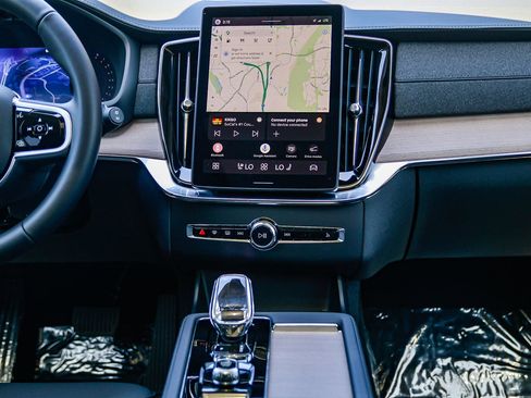 Used 2026 Volvo XC90 B5 Core image 14