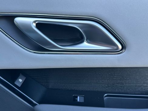 Certified 2025 Land Rover Range Rover Velar Dynamic SE image 19