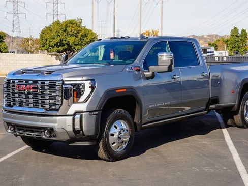 New 2026 GMC Sierra 3500 Denali w/ Denali Reserve Package image 3