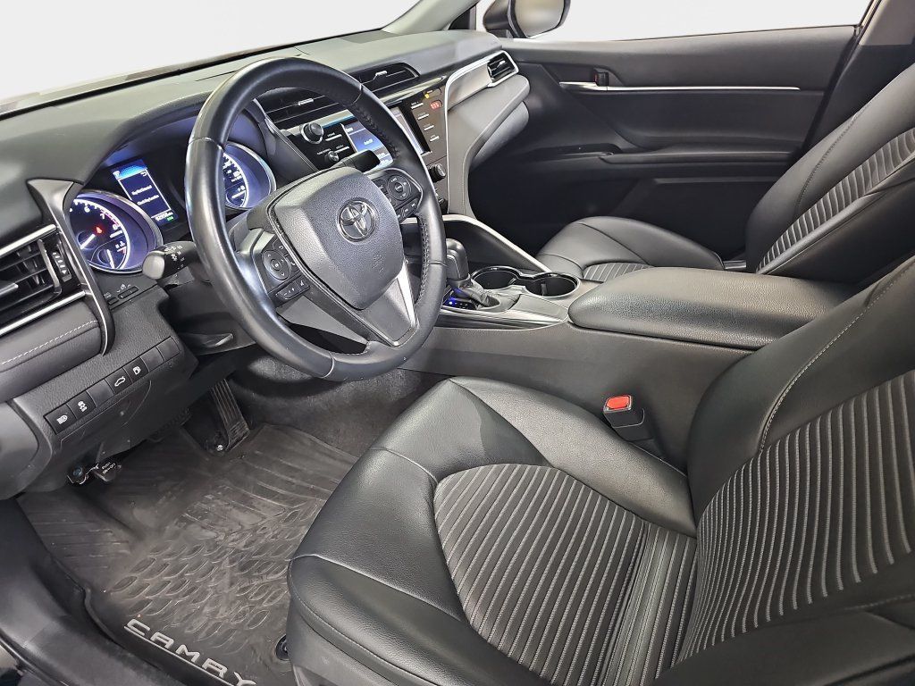 Used 2018 Toyota Camry SE w/ Convenience Package FWD image 18