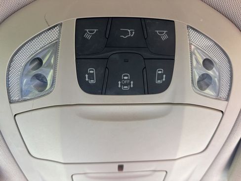 Used 2017 Chrysler Pacifica Touring-L Plus w/ Tire & Wheel Group image 35