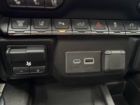 Used 2020 GMC Sierra 3500 Denali w/ Denali Ultimate Package image 16