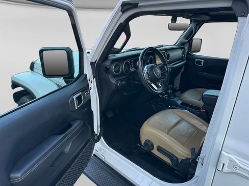 Used 2018 Jeep Wrangler Unlimited Sahara AWD/4WD image 22