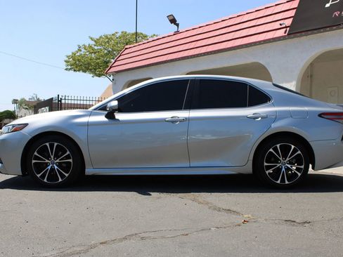 Used 2018 Toyota Camry SE FWD image 37