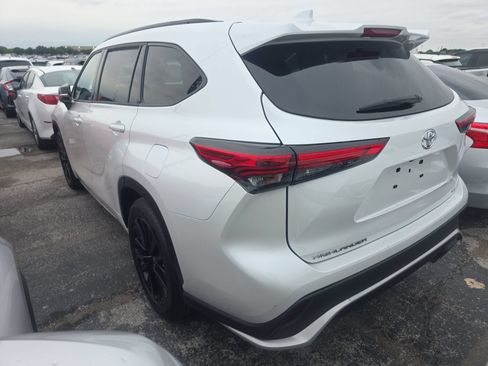 Used 2023 Toyota Highlander XSE FWD image 5
