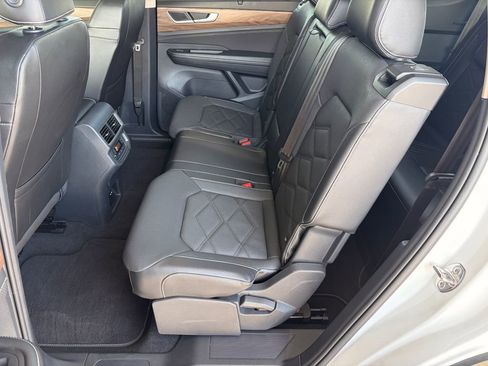 Used 2024 Volkswagen Atlas SE AWD/4WD image 10