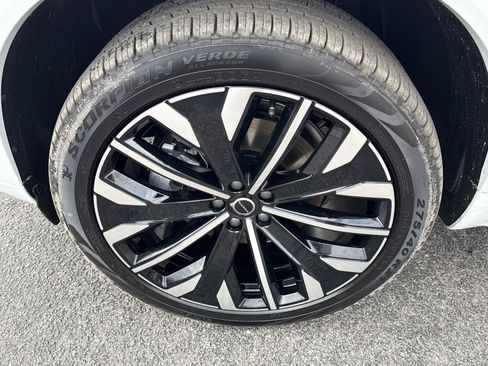 New 2026 Volvo XC90 B5 Plus w/ Protection Package image 9