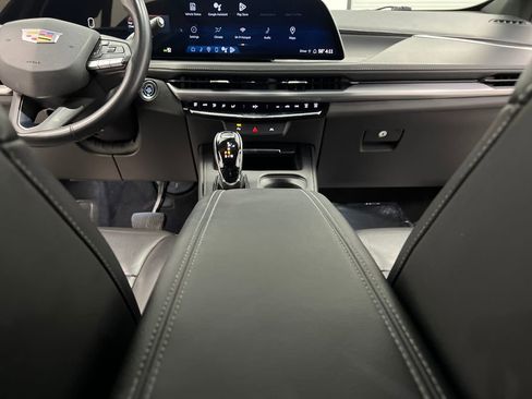 Used 2024 Cadillac XT4 Premium Luxury AWD/4WD image 36
