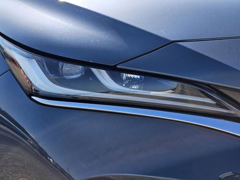 Used 2021 Toyota Venza XLE w/ Softex Package image 4