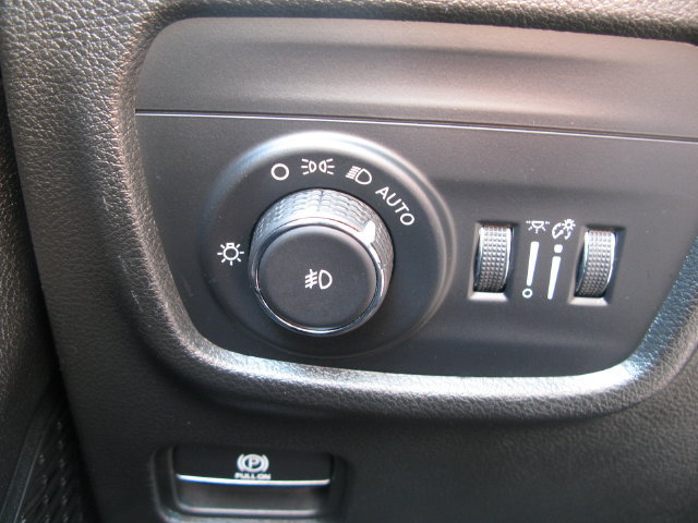 Used 2023 Jeep Grand Cherokee Limited AWD/4WD image 18