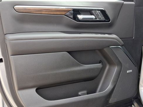 New 2026 Chevrolet Suburban High Country AWD/4WD image 9