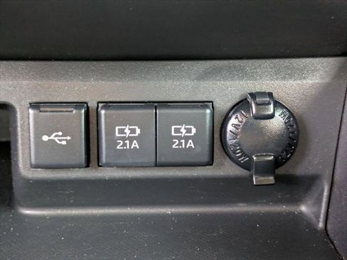 Certified 2020 Toyota Highlander L image 23