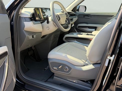 Certified 2026 Kia EV9 Wind AWD/4WD image 10